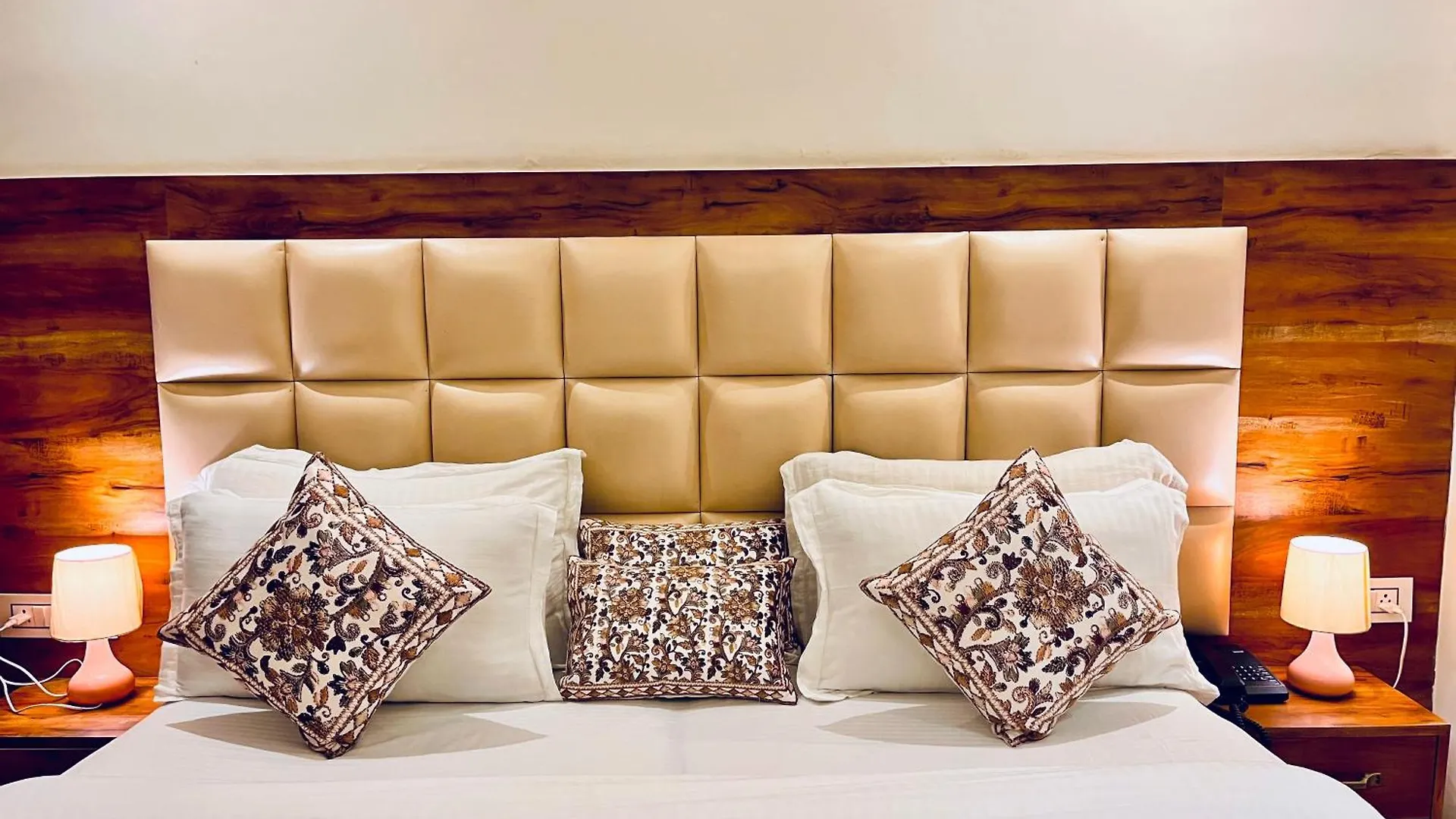 Amaravati Royal Palace Hotel Agra  4*, Agra (Uttar Pradesh) India